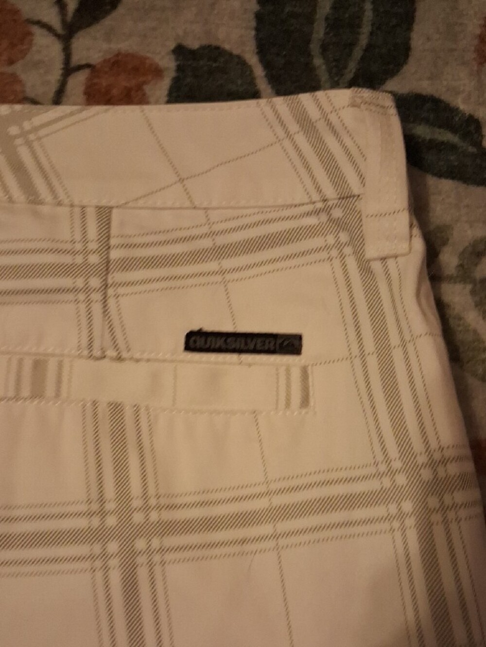 Quiksilver White Plaid Men's Casual Shorts - Picture 6 of 7